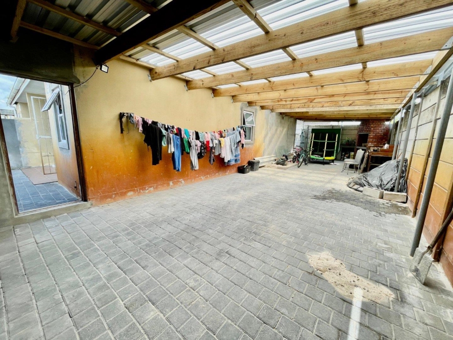 2 Bedroom Property for Sale in Pelican Park Western Cape